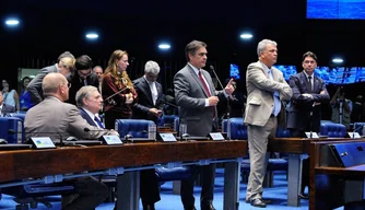 Reunião sobre reforma trabalhista no Senado termina em bate boca.