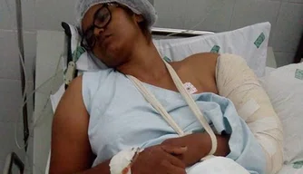 Kamilla após as agressões no hospital