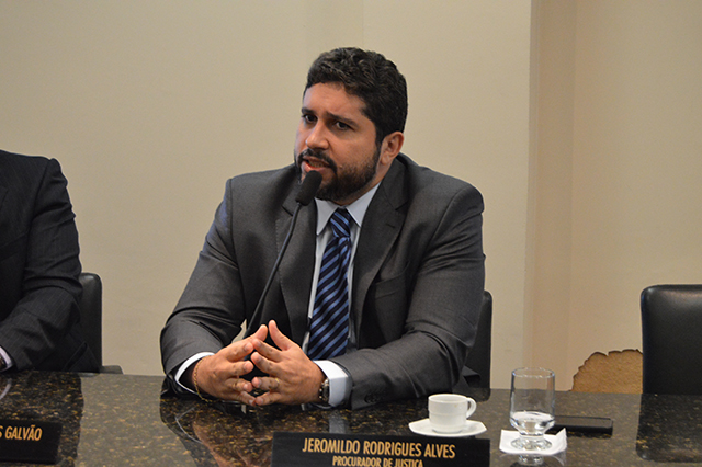 Promotor de Justiça Paulo Rubens Parente Rebouças.