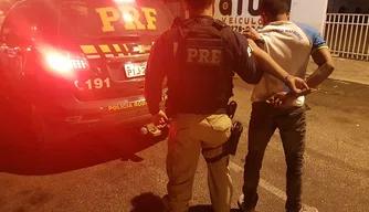 PRF prende Homem desacato e direção perigosa na BR-343.