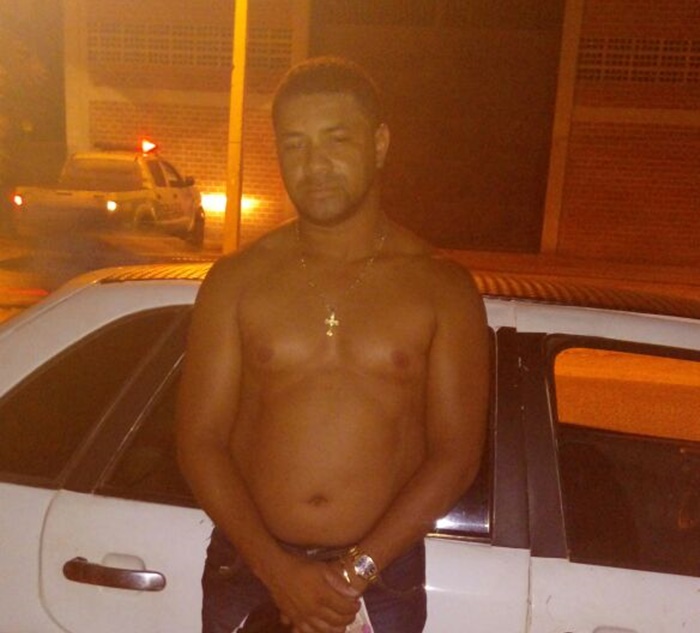 Homem é preso após descartar invólucros de maconha em Picos.