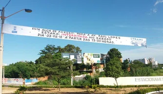 Faixas avisando sobre a interdição para o Corso