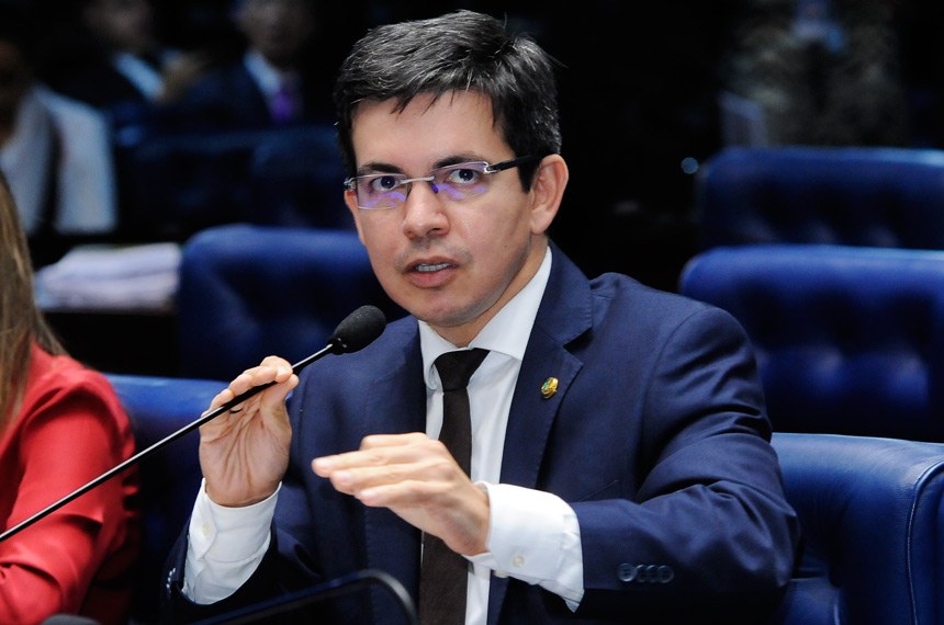 Senador Randolfe Rodrigues.