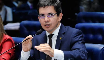 Senador Randolfe Rodrigues.