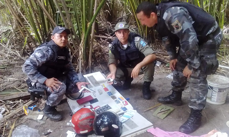 Materiais apreendidos pela polícia em acampamento na UFPI
