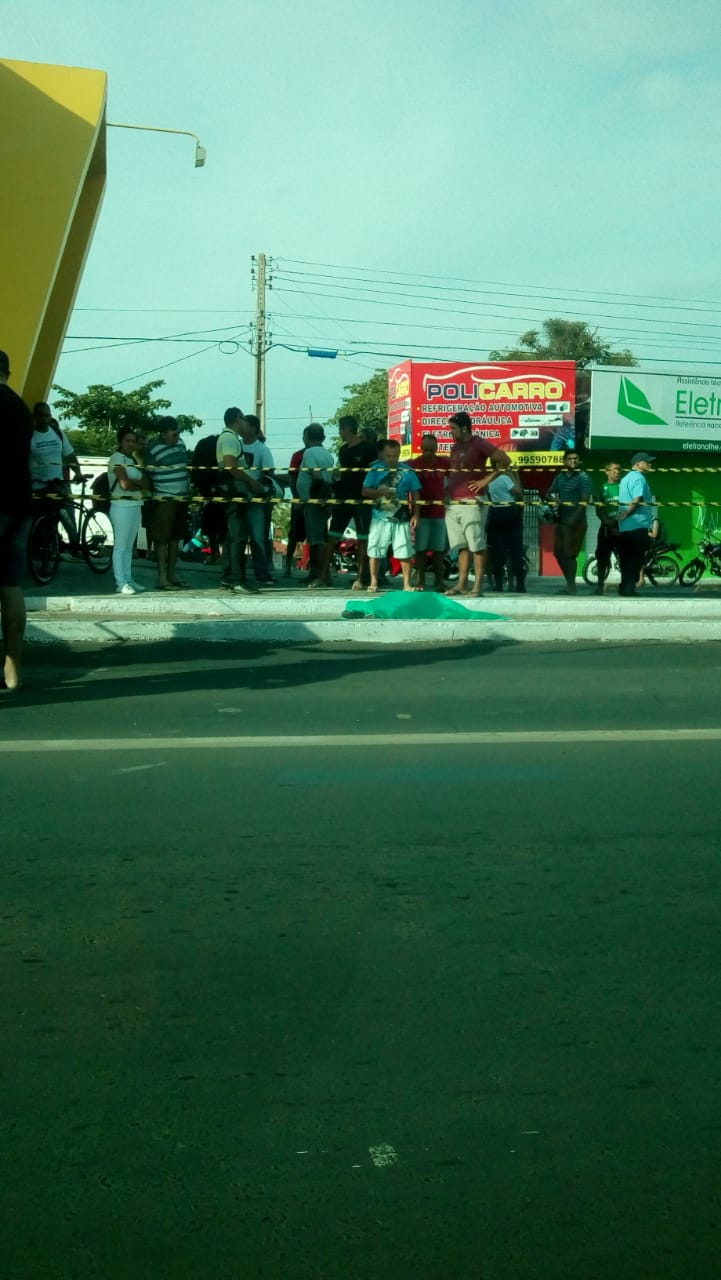 O estudante foi morto durante assalto próximo a uma parada de ônibus na Avenida Miguel Rosa