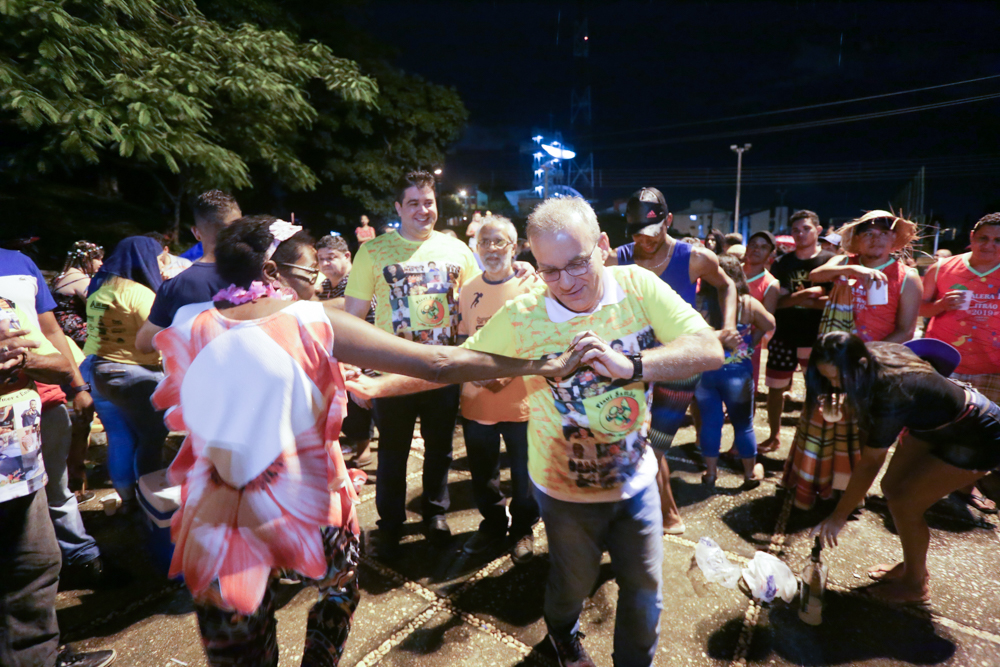Firmino Filho em visita ao carnaval de blocos