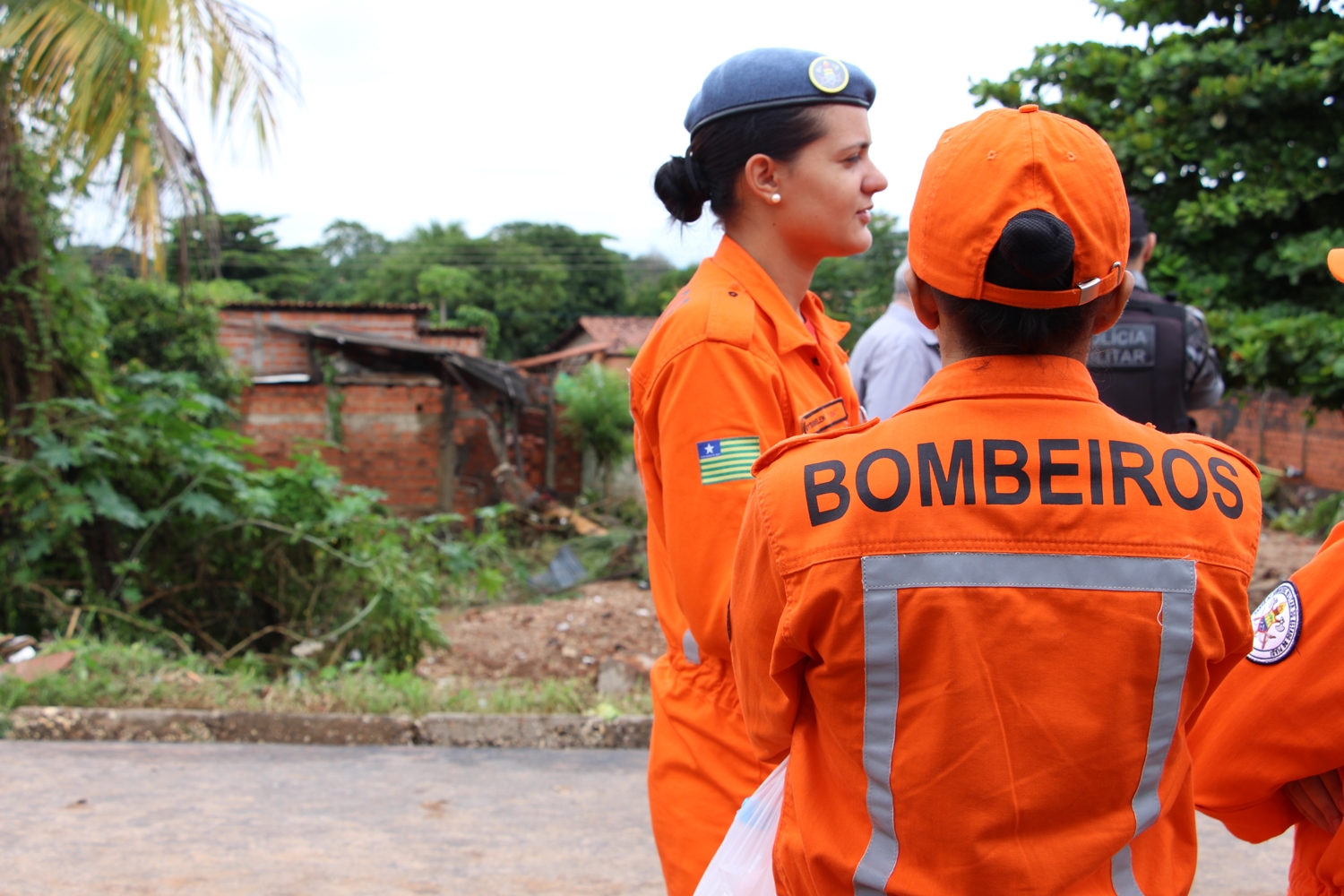 Corpo de Bombeiros auxilia moradores no Parque Rodoviário