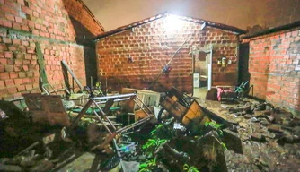 O rompimento de um muro aconteceu na noite deta quinta-feira (4)