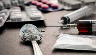 Drogas; dependente químico; entorpecentes.