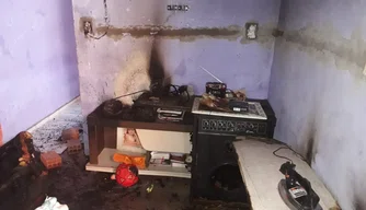 Incêndio aconteceu na tarde desta segunda-feira (30).
