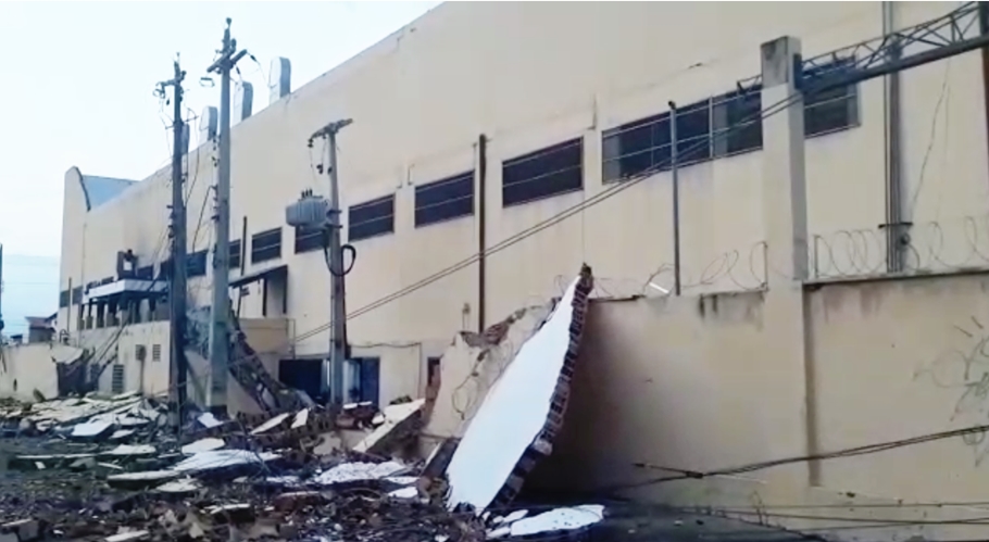 Muro do Carvalho destruído pelo temporal