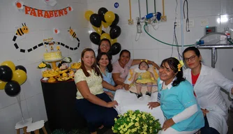 Criança de dois anos está internada desde os oito meses no HUT.