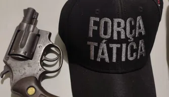 PM prende cinco pessoas que portavam ilegalmente arma de fogo.