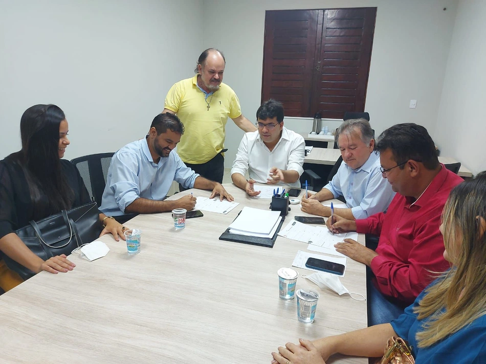 Filiação do vice-prefeito e secretário de Educação do município