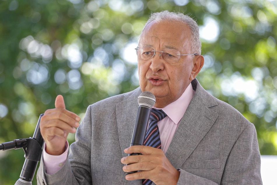 Prefeito de Teresina, Dr Pessoa  comparece a casamento comunitário.