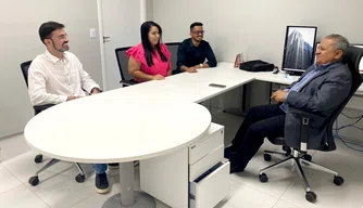 Reunião entre servidores da 1ª Vara da Comarca de Floriano.