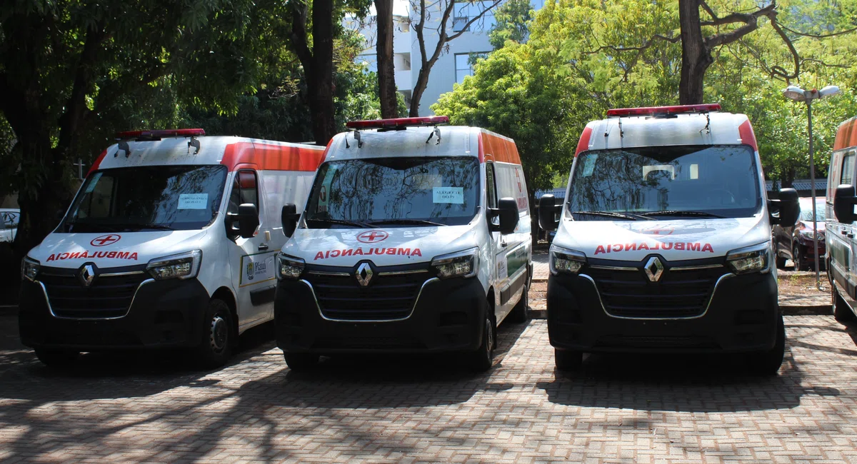 Entrega de Ambulâncias
