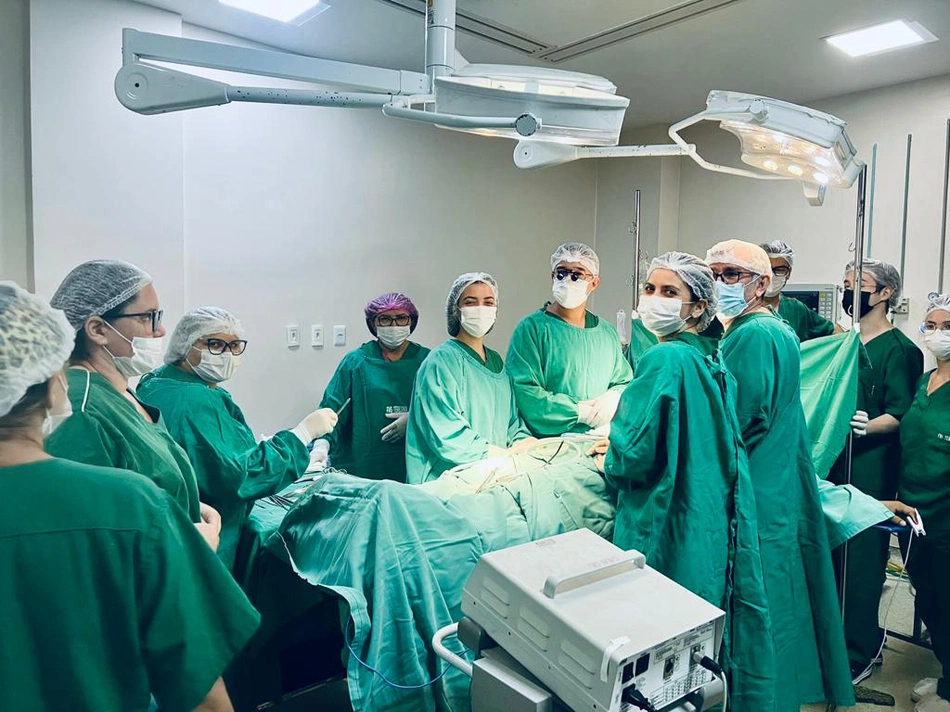 Equipe de captação de órgãos e tecidos do HUT.