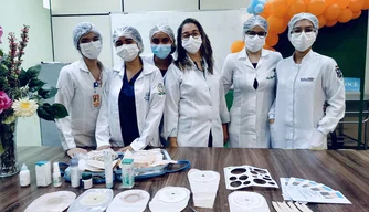 Equipe de enfermagem do HUT durante ciclo de atualização.