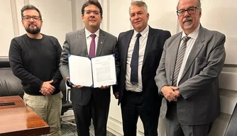 Rafael Fonteles assina protocolo para investir em energia limpa no Piauí