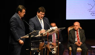 Rafael Fonteles assina o Pacto Nacional pela Consciência Vacinal