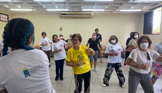 Idosos participando do Programa da Universidade Aberta