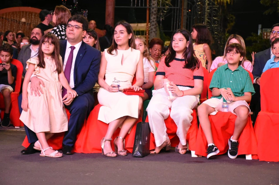 Governador Rafael Fonteles e família.