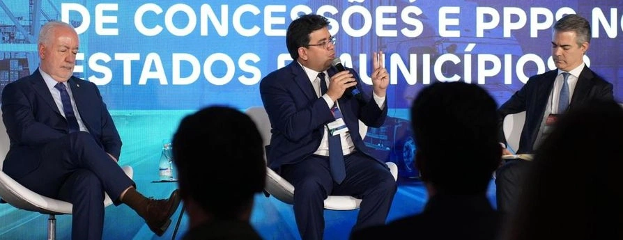 Rafael Fonteles compartilhando experiências do Piauí