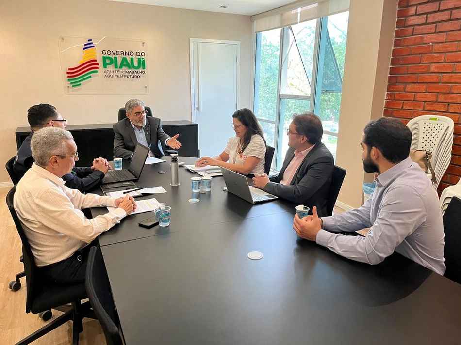 Sesapi recebe representante do Ministério da Saúde para tratar da expansão o Samu no Piauí