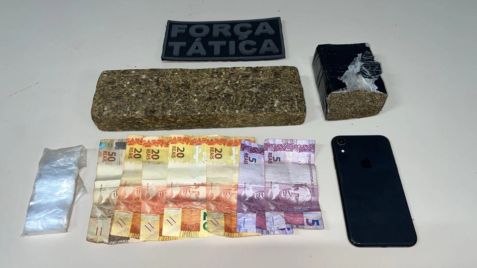 Drogas e dinheiro apreendidos