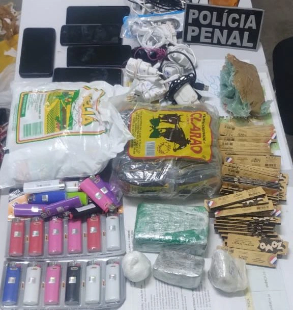Materiais apreendidos com adolescentes próximo da Major César em Teresina