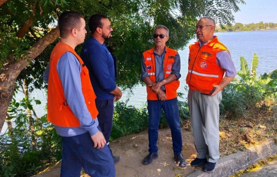 Equipes técnicas realizando mapeamento das áreas de risco