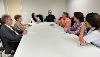 Reunião sobre o enfrentamento a violência contra a mulher