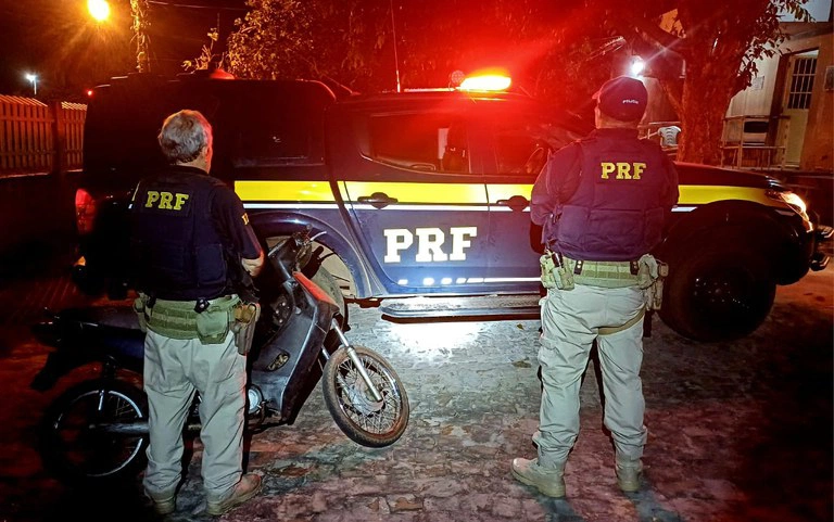 Polícia Rodoviária Federal apreende motocicleta
