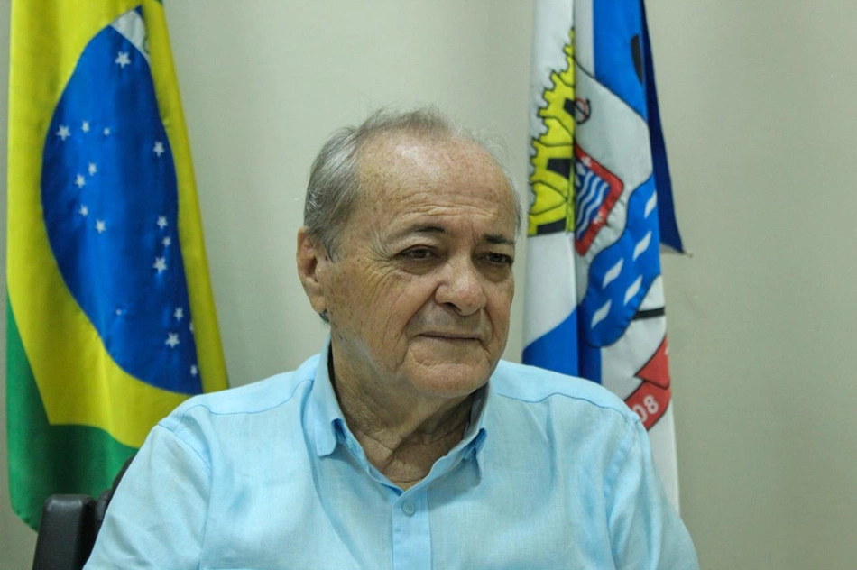 Prefeito Silvio Mendes.