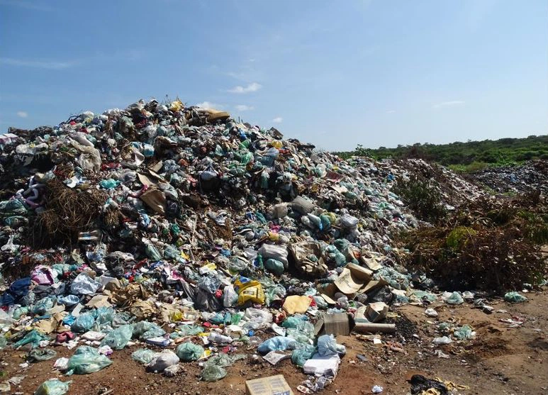Lixão em funcionamento no município de Ipiranga do Piauí