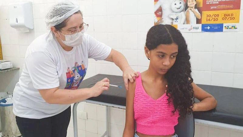 FMS está convocando crianças e adolescentes de 10 a 14 anos, para receberem a vacina contra a dengue.