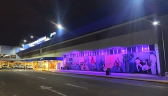 Aeroporto de Teresina ganha iluminação especial no Outubro Rosa