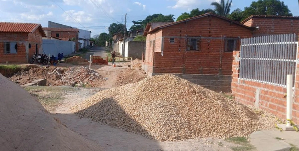Início de construção de passagem molhada no bairro Areias