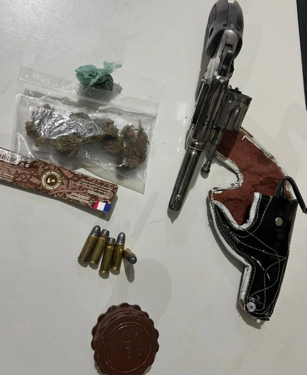 Homem é preso por porte ilegal de arma