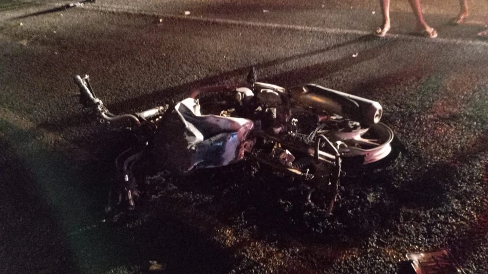 Motociclista morre carbonizado após colisão com caçamba em José de Freitas