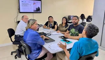 Reunião para discutir dados do Censo 2025