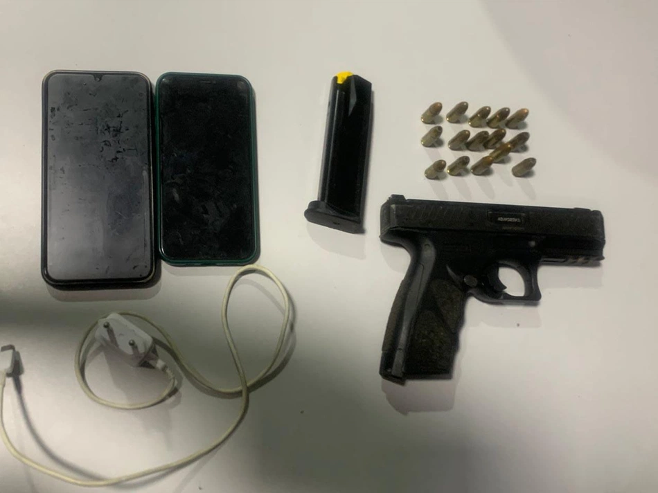 Polícia Militar prende dupla e apreende pistola zona 9mm