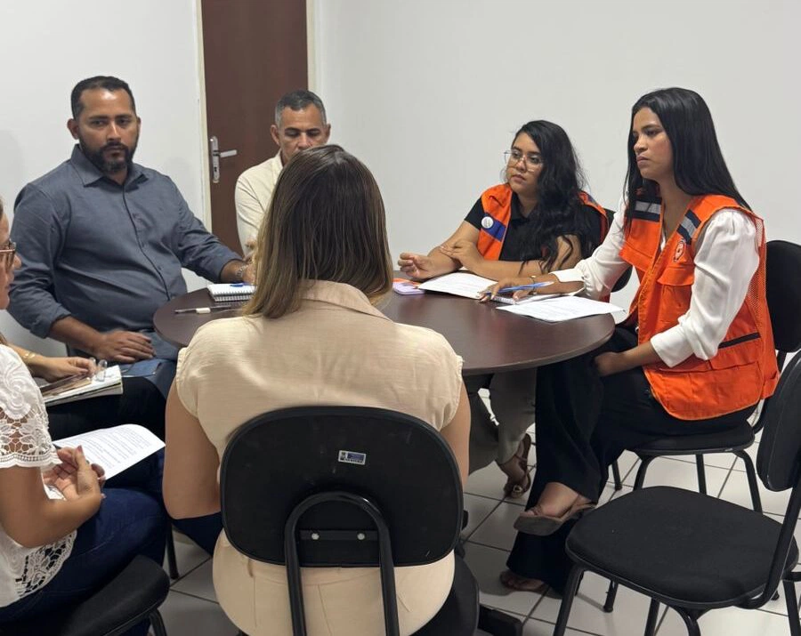 Reunião de integrantes da Defesa Civil