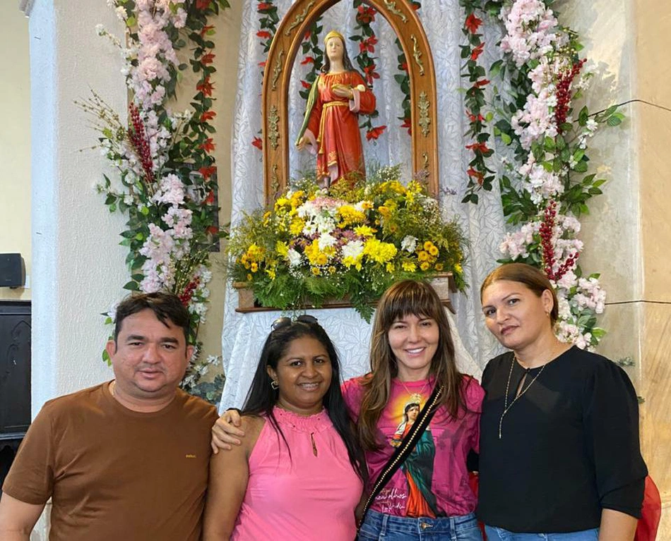 Ivanária Sampaio prestigia encerramento dos festejos de Santa Luzia em Luzilândia
