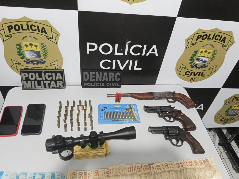 Polícia Civil apreende grande quantidade de dinheiro e três armas de fogo