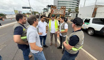 Manutenção em viaduto da Avenida Miguel Rosa