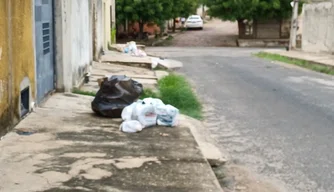 Acúmulo de lixo no bairro Colorado