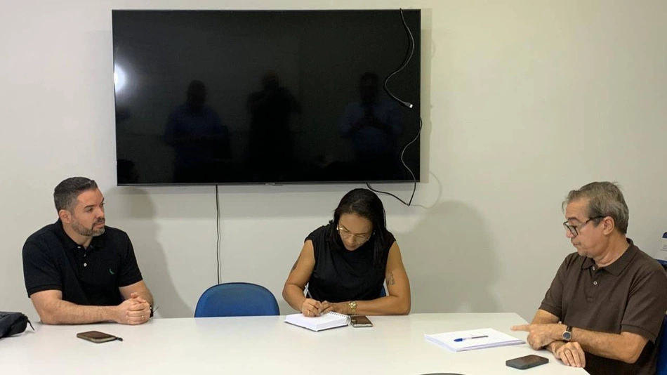 Reunião de emergência da Eturb